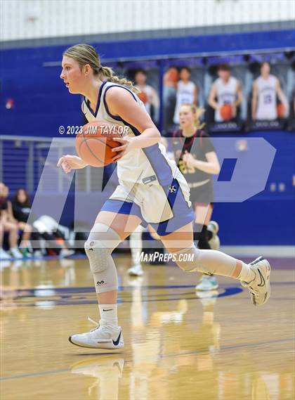 Thumbnail 3 in Rouse vs. Krum (Weatherford Raising Cane Christmas Classic) photogallery.