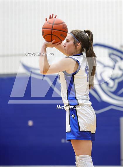 Thumbnail 3 in Rouse vs. Krum (Weatherford Raising Cane Christmas Classic) photogallery.