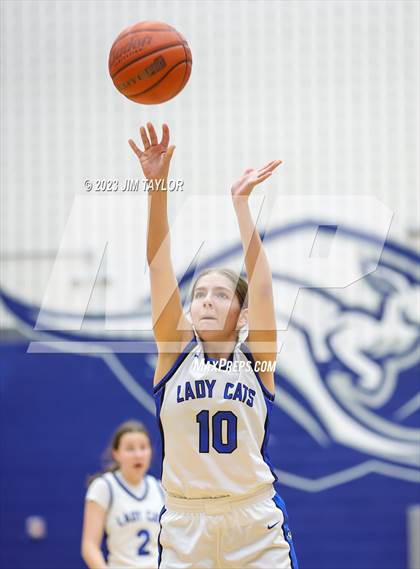 Thumbnail 1 in Rouse vs. Krum (Weatherford Raising Cane Christmas Classic) photogallery.