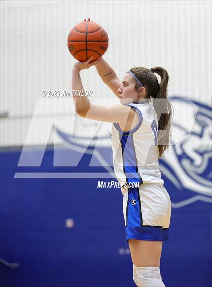 Thumbnail 1 in Rouse vs. Krum (Weatherford Raising Cane Christmas Classic) photogallery.