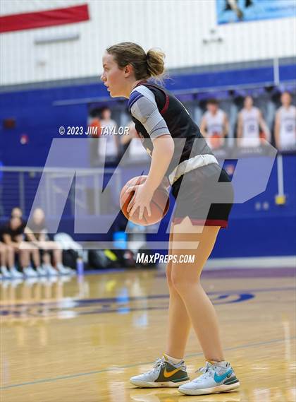 Thumbnail 3 in Rouse vs. Krum (Weatherford Raising Cane Christmas Classic) photogallery.