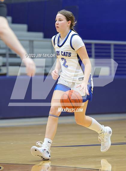 Thumbnail 3 in Rouse vs. Krum (Weatherford Raising Cane Christmas Classic) photogallery.