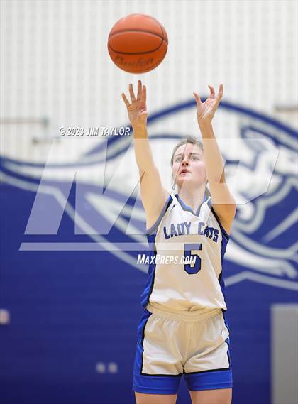Thumbnail 3 in Rouse vs. Krum (Weatherford Raising Cane Christmas Classic) photogallery.