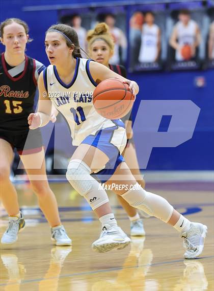 Thumbnail 3 in Rouse vs. Krum (Weatherford Raising Cane Christmas Classic) photogallery.