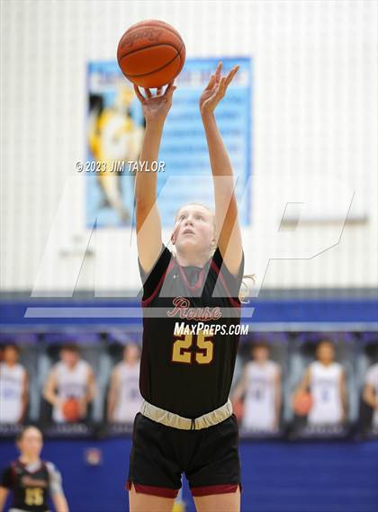 Thumbnail 2 in Rouse vs. Krum (Weatherford Raising Cane Christmas Classic) photogallery.