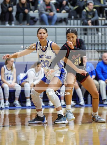 Thumbnail 3 in Rouse vs. Krum (Weatherford Raising Cane Christmas Classic) photogallery.