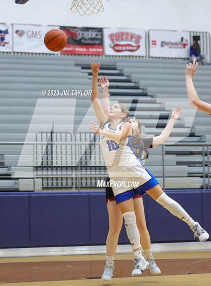 Thumbnail 2 in Rouse vs. Krum (Weatherford Raising Cane Christmas Classic) photogallery.