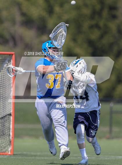 Thumbnail 3 in Staples vs Kellenberg Memorial photogallery.