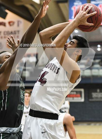 Thumbnail 3 in Moreau Catholic vs. Woodcreek (MaxPreps MLK Classic) photogallery.