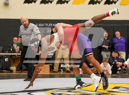 Thumbnail 1 in IHSAA Sectional 25 (Avon) photogallery.