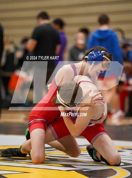 Thumbnail 3 in IHSAA Sectional 25 (Avon) photogallery.