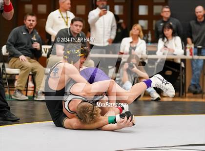 Thumbnail 2 in IHSAA Sectional 25 (Avon) photogallery.