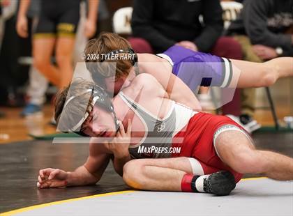 Thumbnail 2 in IHSAA Sectional 25 (Avon) photogallery.