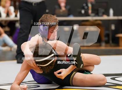 Thumbnail 2 in IHSAA Sectional 25 (Avon) photogallery.