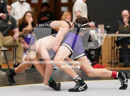 Thumbnail 1 in IHSAA Sectional 25 (Avon) photogallery.