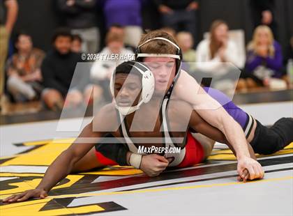 Thumbnail 2 in IHSAA Sectional 25 (Avon) photogallery.