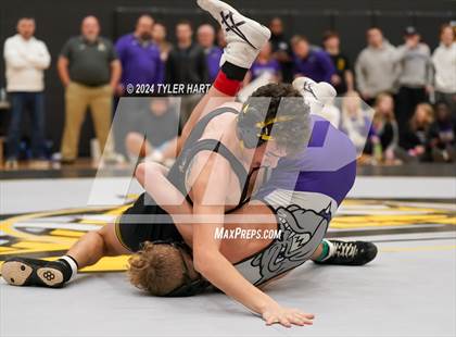 Thumbnail 2 in IHSAA Sectional 25 (Avon) photogallery.