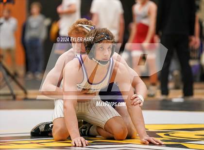 Thumbnail 1 in IHSAA Sectional 25 (Avon) photogallery.