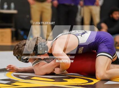 Thumbnail 2 in IHSAA Sectional 25 (Avon) photogallery.