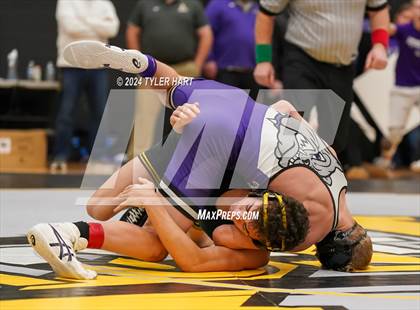 Thumbnail 2 in IHSAA Sectional 25 (Avon) photogallery.