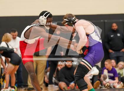 Thumbnail 1 in IHSAA Sectional 25 (Avon) photogallery.