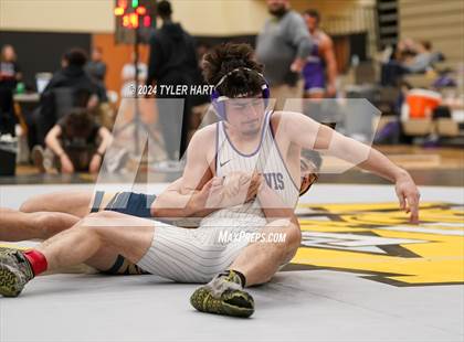 Thumbnail 3 in IHSAA Sectional 25 (Avon) photogallery.