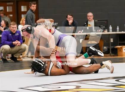 Thumbnail 2 in IHSAA Sectional 25 (Avon) photogallery.