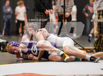Thumbnail 2 in IHSAA Sectional 25 (Avon) photogallery.