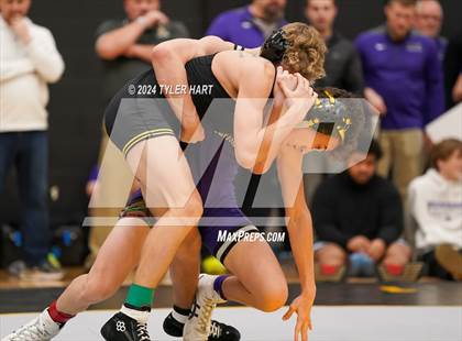 Thumbnail 3 in IHSAA Sectional 25 (Avon) photogallery.
