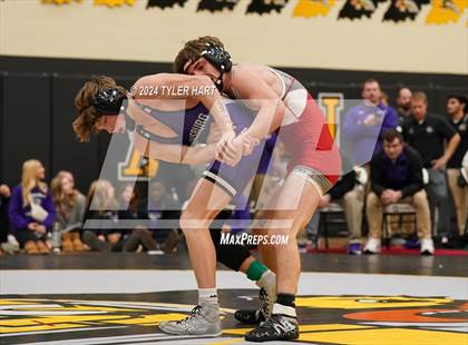 Thumbnail 1 in IHSAA Sectional 25 (Avon) photogallery.