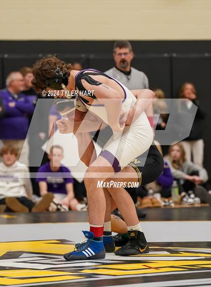 Thumbnail 2 in IHSAA Sectional 25 (Avon) photogallery.