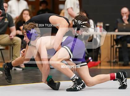 Thumbnail 3 in IHSAA Sectional 25 (Avon) photogallery.