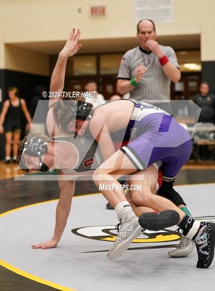 Thumbnail 3 in IHSAA Sectional 25 (Avon) photogallery.
