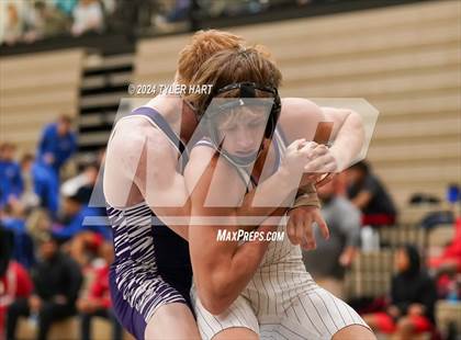 Thumbnail 3 in IHSAA Sectional 25 (Avon) photogallery.