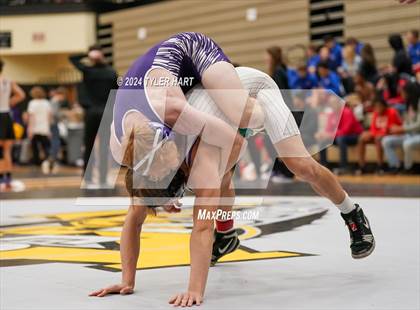 Thumbnail 2 in IHSAA Sectional 25 (Avon) photogallery.