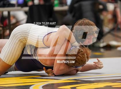 Thumbnail 2 in IHSAA Sectional 25 (Avon) photogallery.