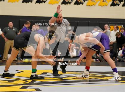 Thumbnail 3 in IHSAA Sectional 25 (Avon) photogallery.