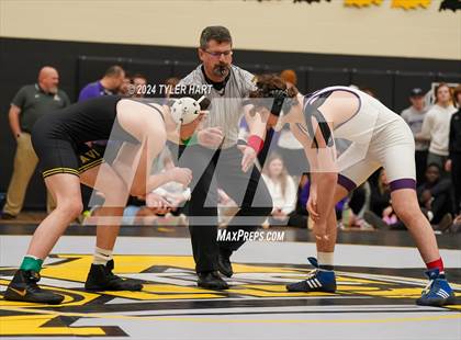 Thumbnail 1 in IHSAA Sectional 25 (Avon) photogallery.