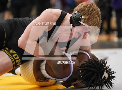 Thumbnail 3 in IHSAA Sectional 25 (Avon) photogallery.