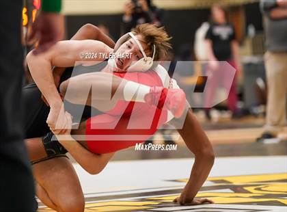 Thumbnail 2 in IHSAA Sectional 25 (Avon) photogallery.