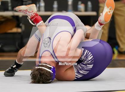 Thumbnail 2 in IHSAA Sectional 25 (Avon) photogallery.