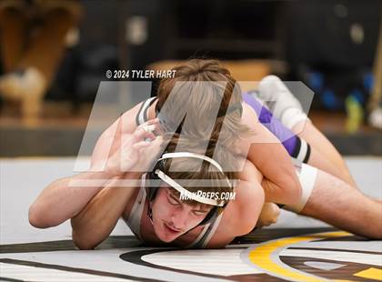 Thumbnail 1 in IHSAA Sectional 25 (Avon) photogallery.