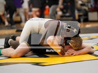 Thumbnail 3 in IHSAA Sectional 25 (Avon) photogallery.