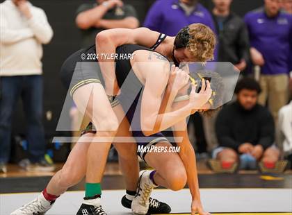 Thumbnail 2 in IHSAA Sectional 25 (Avon) photogallery.