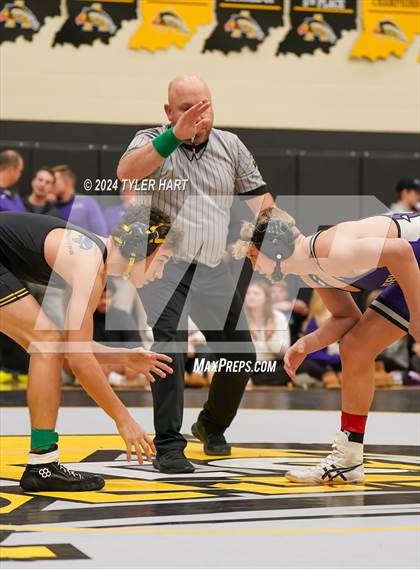 Thumbnail 1 in IHSAA Sectional 25 (Avon) photogallery.