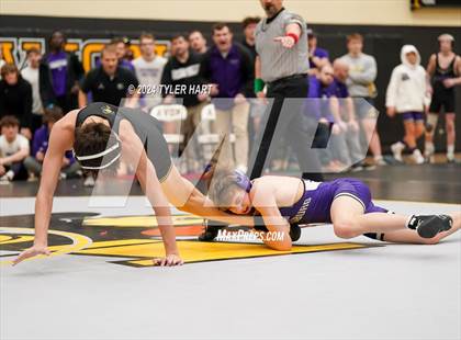 Thumbnail 3 in IHSAA Sectional 25 (Avon) photogallery.