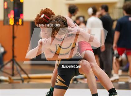 Thumbnail 2 in IHSAA Sectional 25 (Avon) photogallery.