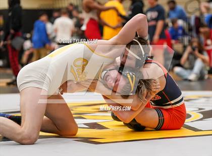 Thumbnail 2 in IHSAA Sectional 25 (Avon) photogallery.