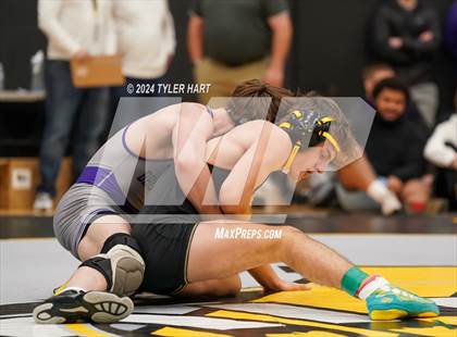 Thumbnail 1 in IHSAA Sectional 25 (Avon) photogallery.
