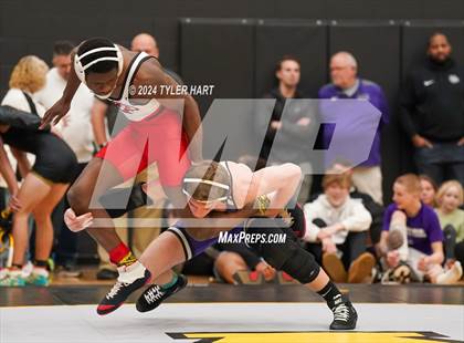 Thumbnail 3 in IHSAA Sectional 25 (Avon) photogallery.